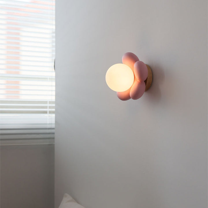 Moderne kreative 1-flammige Kinder-Wandleuchte aus Glas und Kunstharz in Blumenform für das Schlafzimmer 