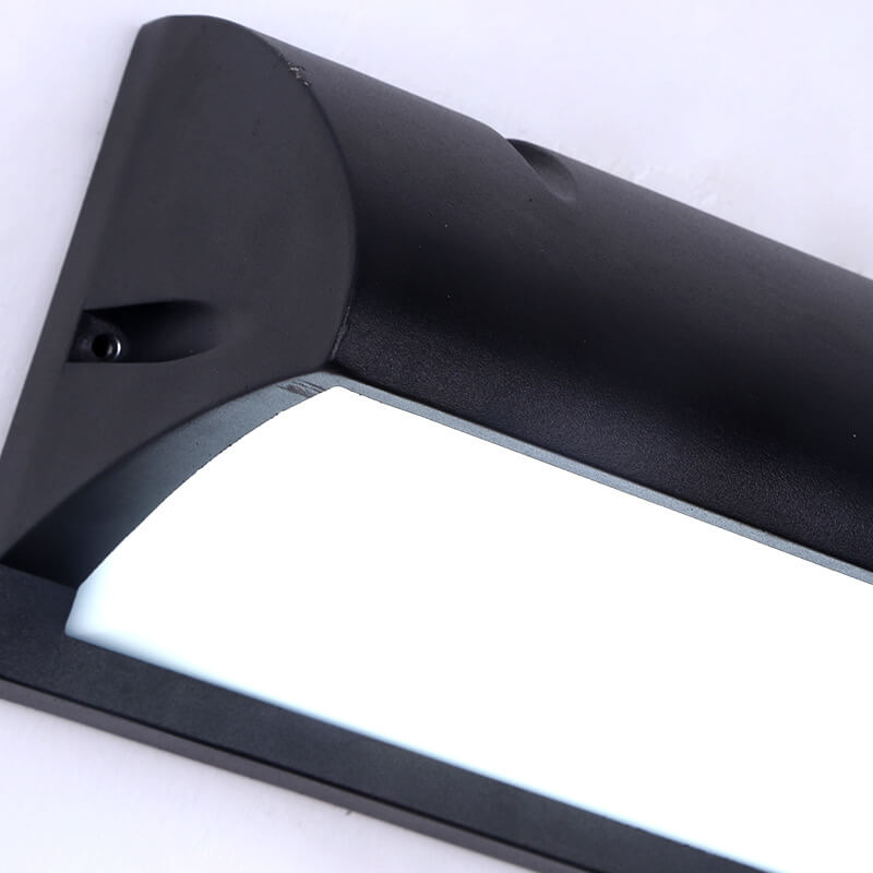 مصباح حائط LED بمستشعر مقاوم للماء بتصميم هندسي بسيط وحديث للاستخدام الخارجي 