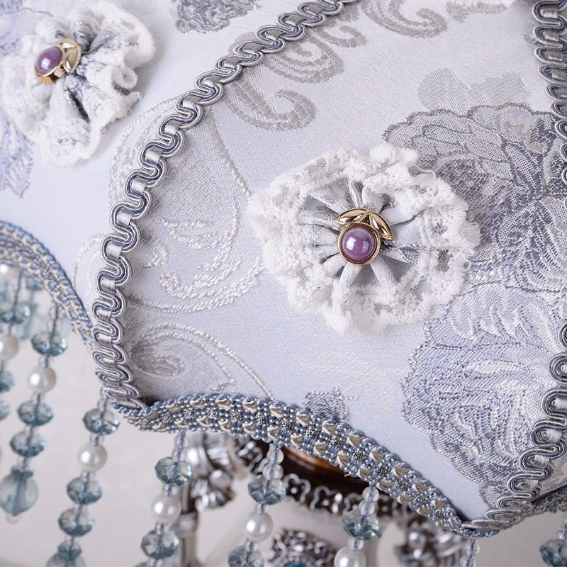 Traditionelle europäische runde Blumenperlen-Harzgewebe-1-Licht-Tischlampe für Schlafzimmer 