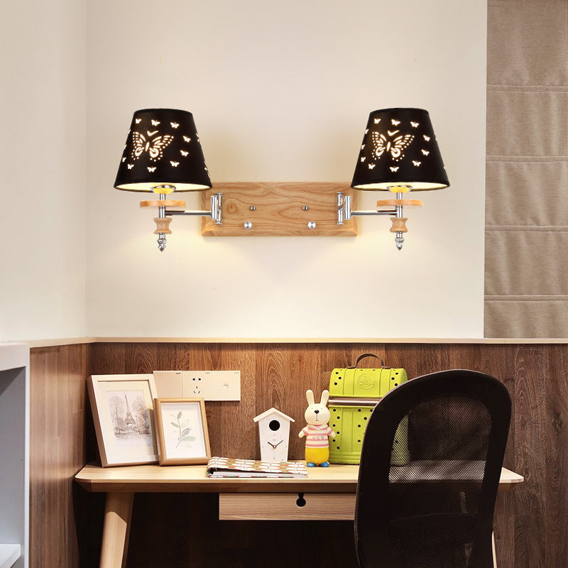 Zeitgenössische nordische Wandleuchte aus Eisen, Stoff und Kiefernholz in Schmetterlings-Kegelform, 1/2-flammig, für Wohnzimmer &amp; Schlafzimmer 