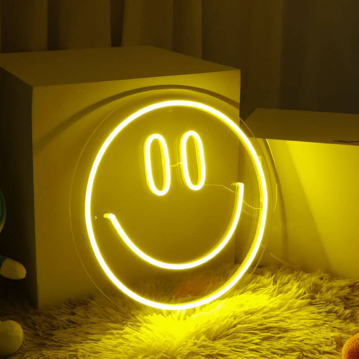 Zeitgenössische kreative Neon-Smiley-LED-Dekoleuchte aus Kunststoff für stimmungsvolle Beleuchtung im Schlafzimmer 