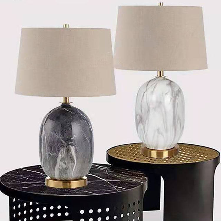 Moderne minimalistische runde Vase Basis Keramik Stoff 1-Licht Tischlampe für Schlafzimmer 