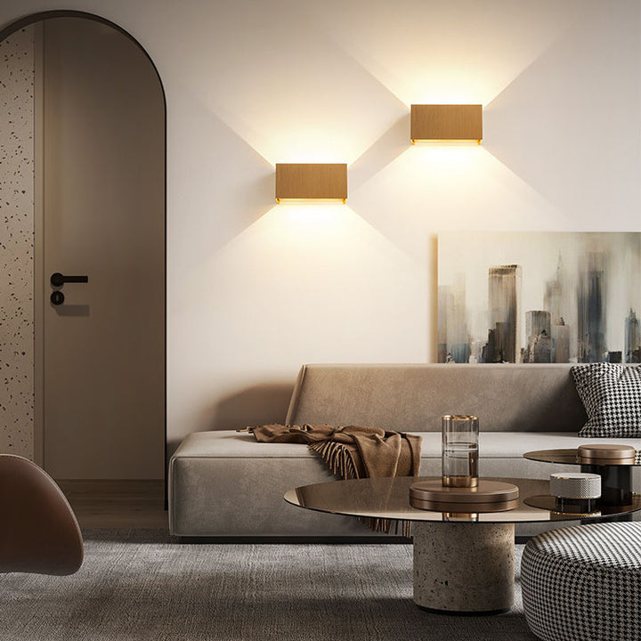 Moderne minimalistische LED-Lesewandleuchte aus Aluminium in quadratischer, flacher Form mit verstellbarem Lichtkegel für den Eingangsbereich 