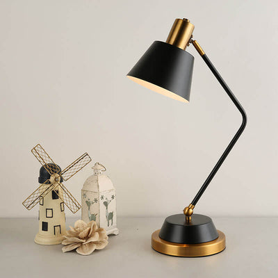 Lámpara de mesa de 1 luz con brazo curvado y pantalla cónica simple nórdica 