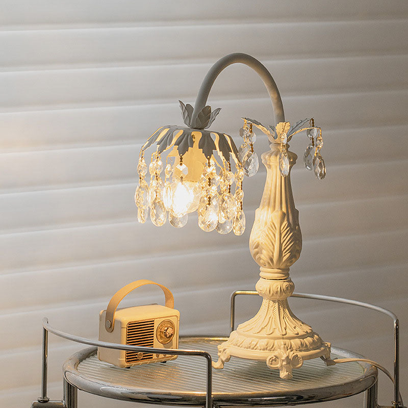 Lámpara de mesa de 1 luz con base tallada de hierro y cuentas de cristal chino tradicional para dormitorio 