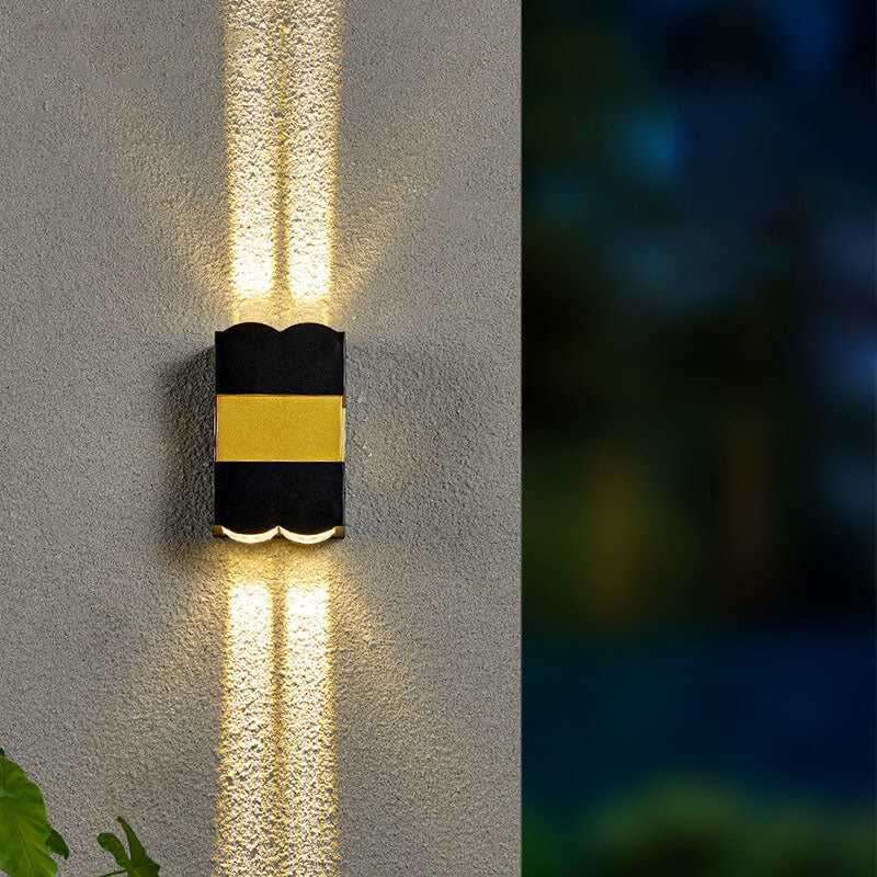 مصباح حائط خارجي مقاوم للماء بتصميم مستطيل حديث من الألومنيوم والزجاج مع إضاءة LED 