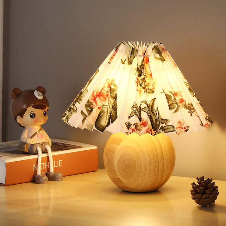 Zeitgenössische skandinavische Tischlampe mit massivem Holzfuß und PVC-Lampenschirm, 1-Licht für Schlafzimmer 