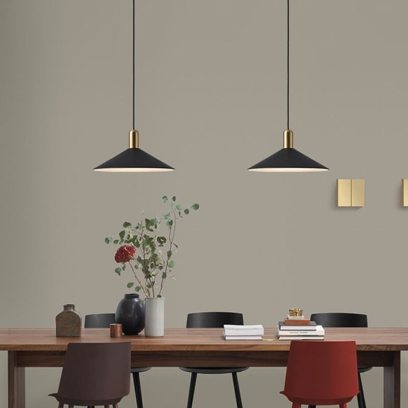 Moderne minimalistische Pendelleuchte aus Eisen mit dreieckigem Kegelschirm, 1-flammig, für das Wohnzimmer 