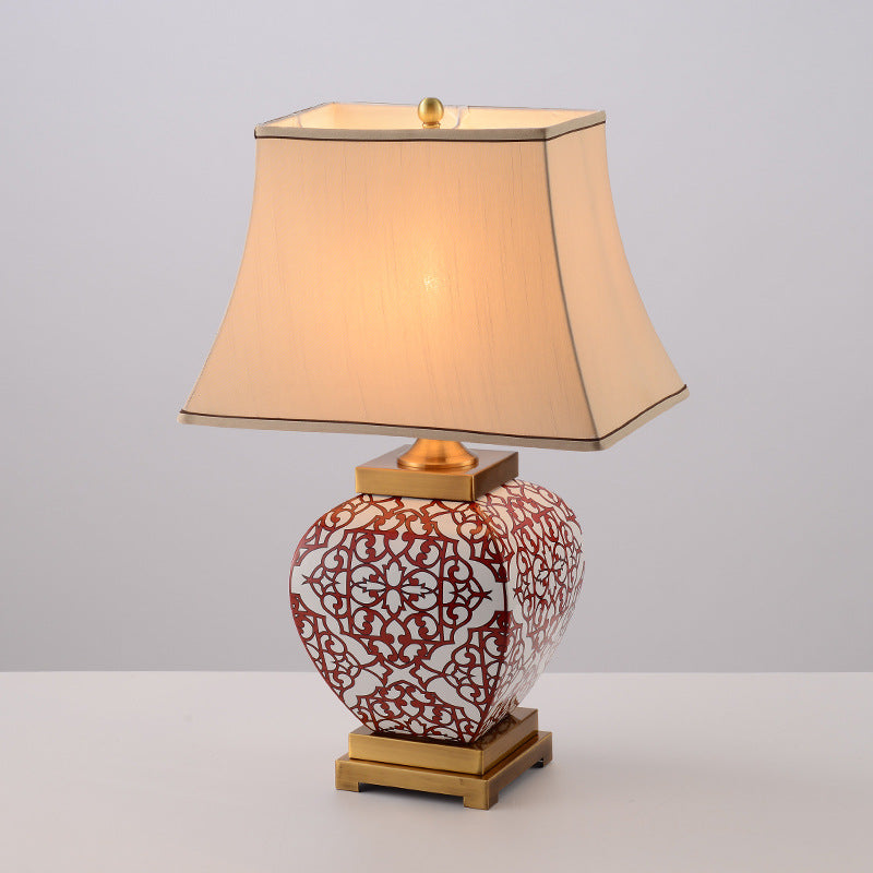 Traditionelle 1-flammige Tischlampe aus roter glückverheißender chinesischer Keramik mit Stoffschirm fürs Schlafzimmer 