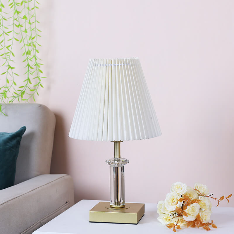 Lampe de table moderne minimaliste en tissu plissé en forme de cône avec matériel en cristal à 1 lumière 