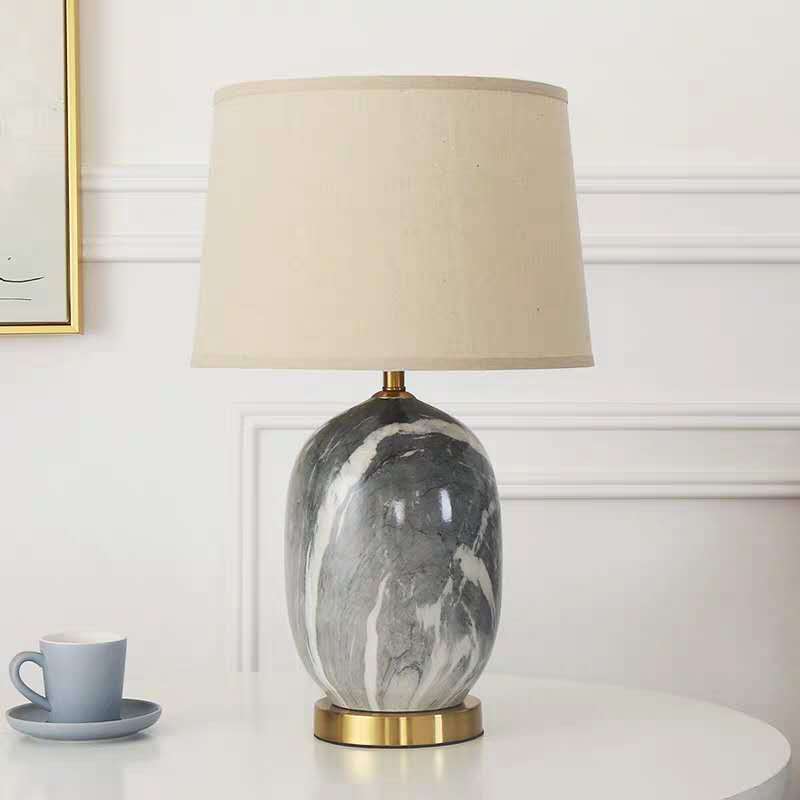 Moderne minimalistische runde Vase Basis Keramik Stoff 1-Licht Tischlampe für Schlafzimmer 
