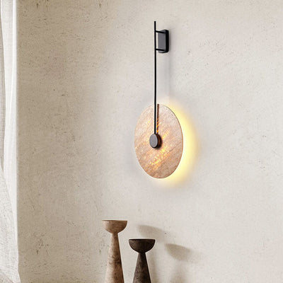 Skandinavische moderne minimalistische runde Eisen-Gelbe Travertin-LED-Wandleuchte 