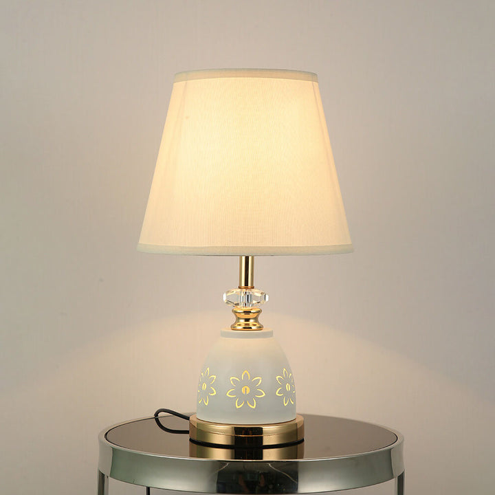 Moderne minimalistische Tischlampe aus Stoff mit einfarbiger Hardware und 1 Licht 