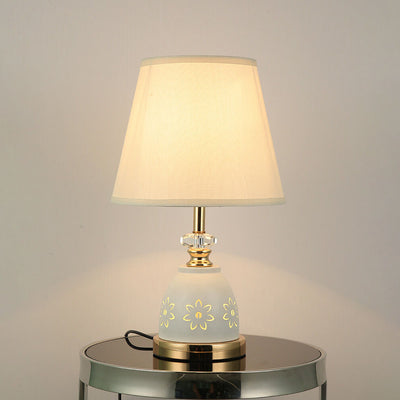 Moderne minimalistische Tischlampe aus Stoff mit einfarbiger Hardware und 1 Licht 