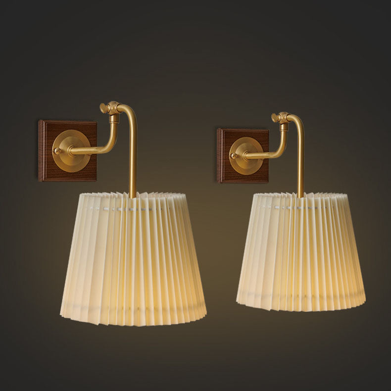 Europäische Vintage Light Luxury Nussbaum Messing 1-Licht Wandleuchte 