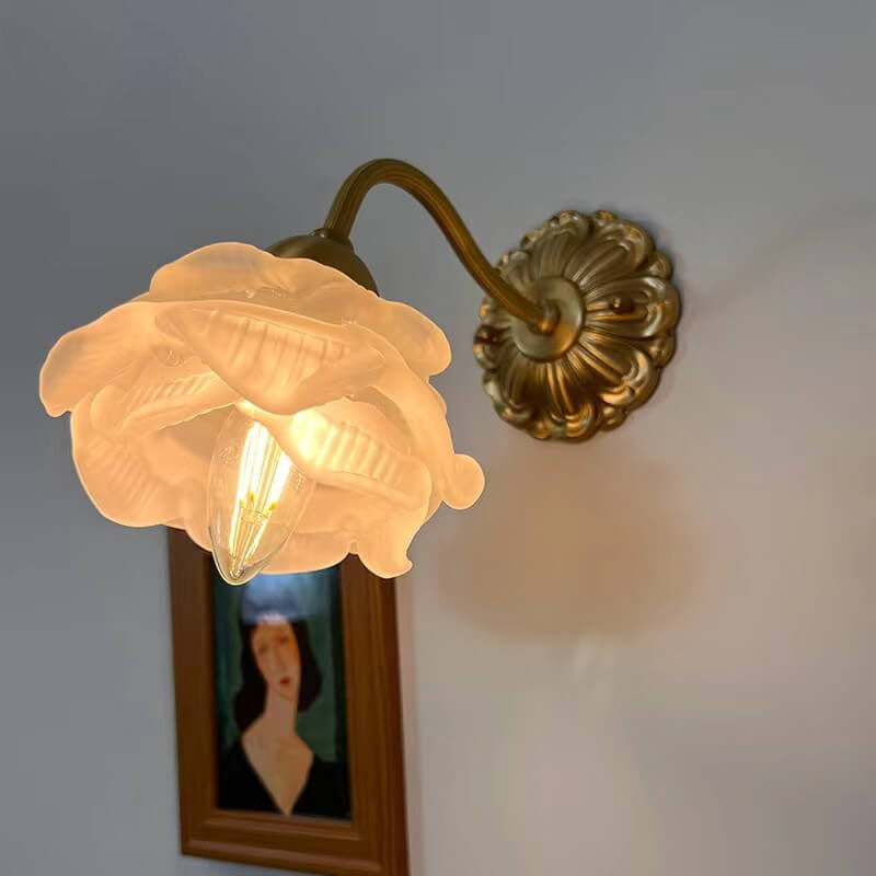 Applique murale en laiton et verre floral de luxe léger européen à 1 lumière 
