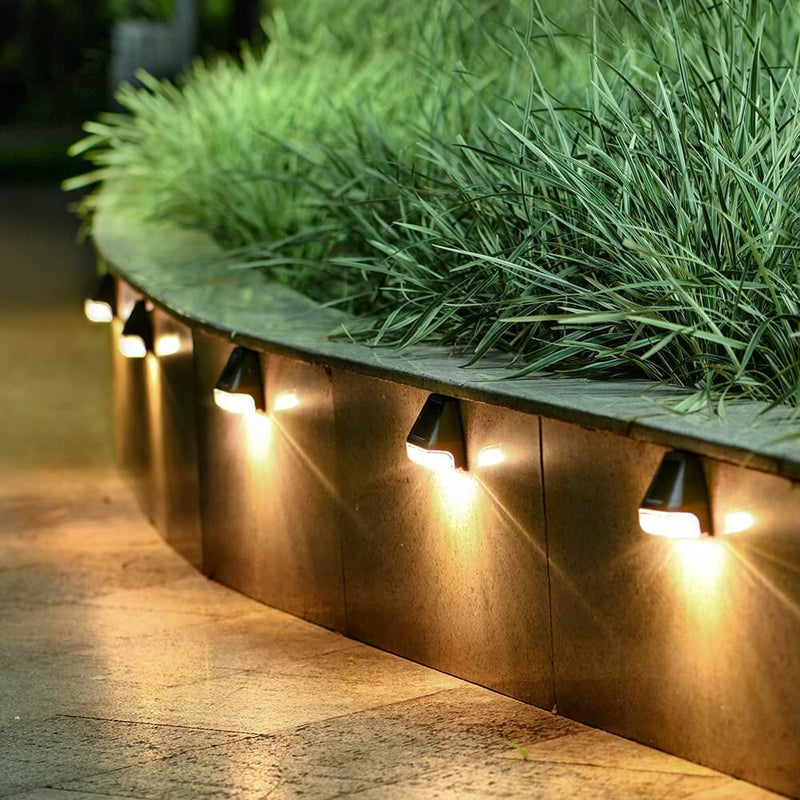 ضوء حائط حديقة فناء خارجي مقاوم للماء LED يعمل بالطاقة الشمسية بشكل مربع حديث 