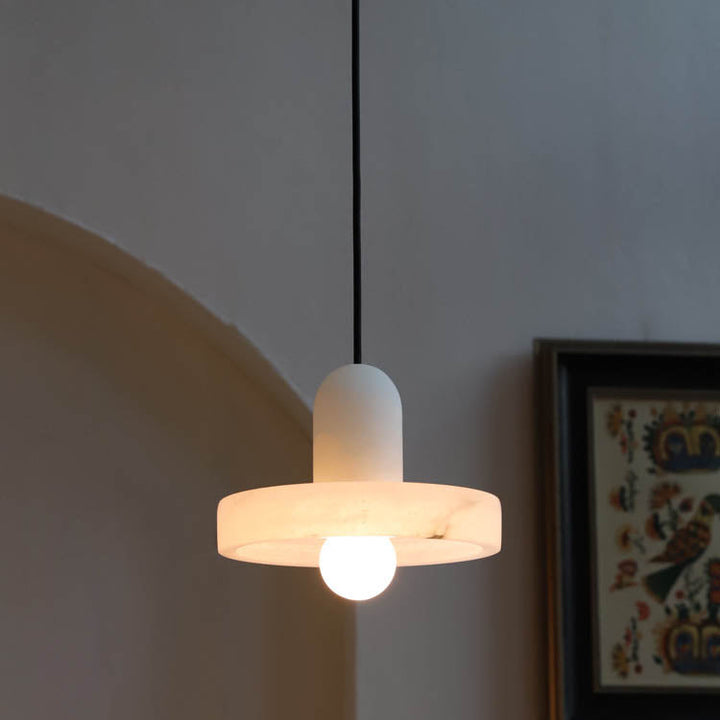 Lámpara colgante de 1 luz de latón con pantalla redonda de mármol chino tradicional para sala de estar 