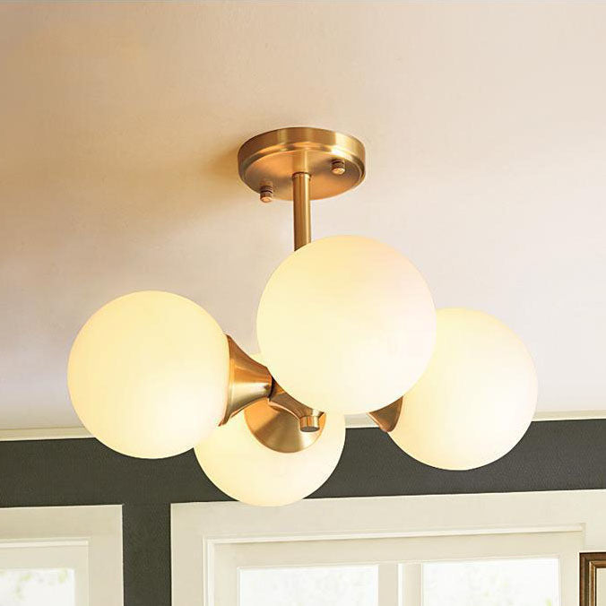 Lustre à 4 lumières avec cadre doré moderne de style mi-siècle et globe en verre pour salon 
