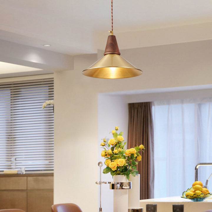 Traditionelle Vintage-Pendelleuchte aus Messing und Walnuss mit runder Kuppel und 1 Licht für das Wohnzimmer 