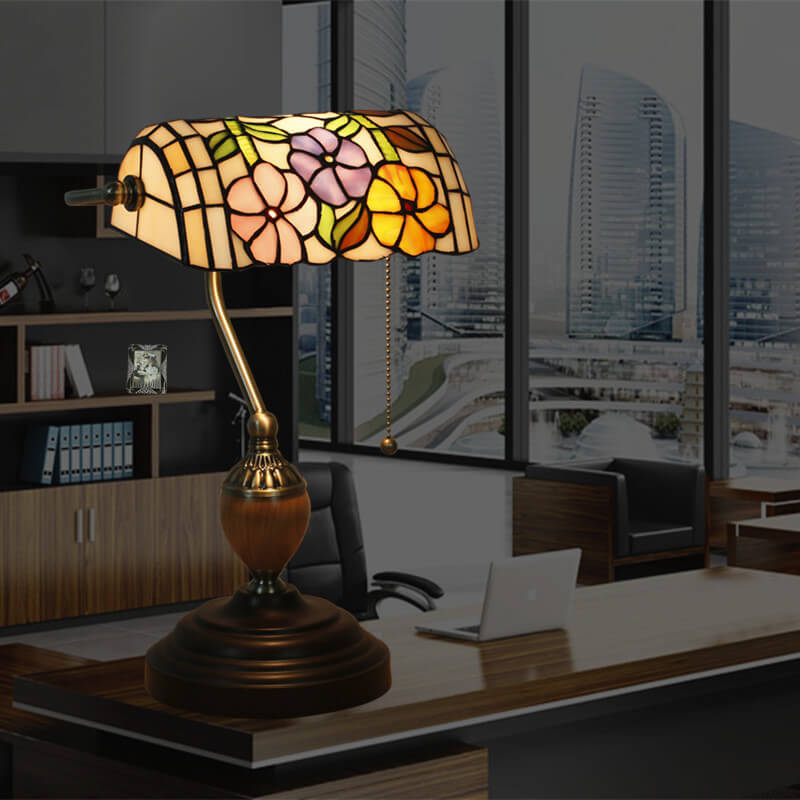 Europäische Tiffany-Blumen-Glas 1-Licht Banker Tischlampe 