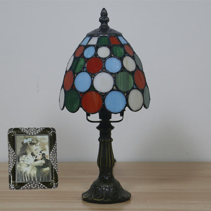 Lámpara de mesa Tiffany tradicional redonda de aleación y vidrio con pantalla cónica tipo domo de 1 luz para dormitorio 