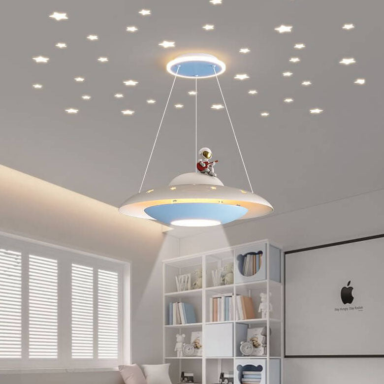 Moderne kreative Flying Saucer Space Astronaut Kinder LED-Kronleuchter