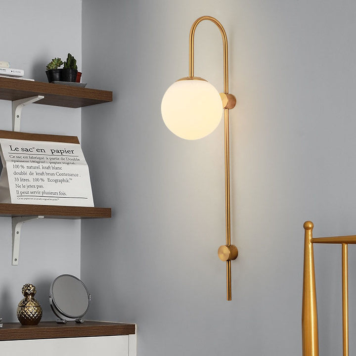 Moderne nordische Wandleuchte aus Eisen und Glas mit runder Kugel, langem Arm und 1 Flamme für Wohnzimmer &amp; Schlafzimmer 
