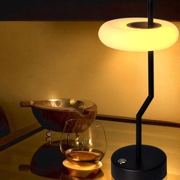 Moderne, minimalistische, drehbare LED-Tischlampe aus Eisen im Retro-Stil 