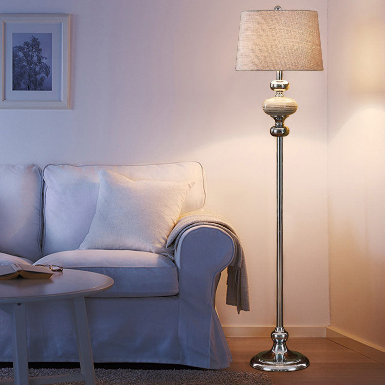 Moderne, minimalistische, einfarbige Keramik-Stoff-Hardware, 1-Licht-Stehlampe 