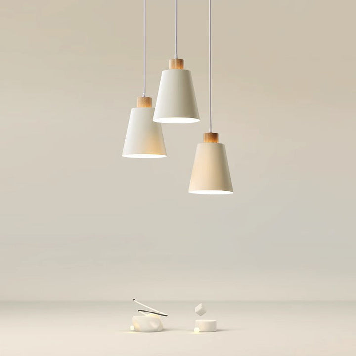 Zeitgenössischer skandinavischer runder trapezförmiger Vogel-Holz-Eisen-1/3-Licht-Insel-Licht-Kronleuchter für Esszimmer 