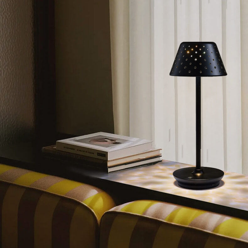 Lampe de table LED alimentée par USB en fer forgé perforé minimaliste moderne 