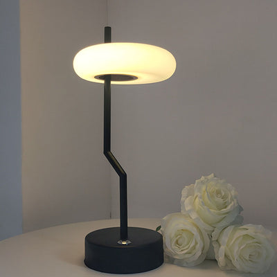 Moderne, minimalistische, drehbare LED-Tischlampe aus Eisen im Retro-Stil 