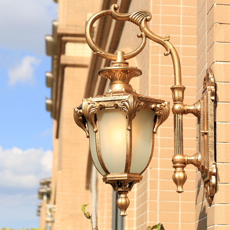 Europäische Retro Aluminium Glas geschnitzte Laterne 1-Licht wasserdichte Wandleuchte im Freien 