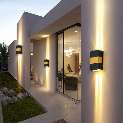 مصباح حائط خارجي مقاوم للماء بتصميم مستطيل حديث من الألومنيوم والزجاج مع إضاءة LED 