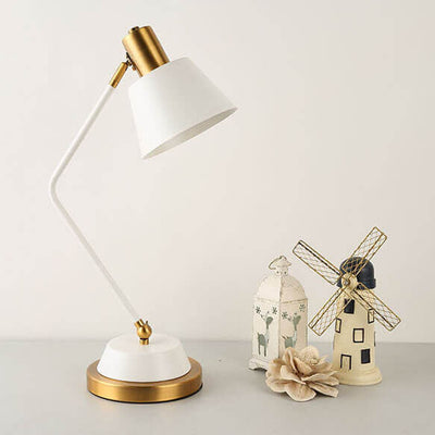 Lámpara de mesa de 1 luz con brazo curvado y pantalla cónica simple nórdica 