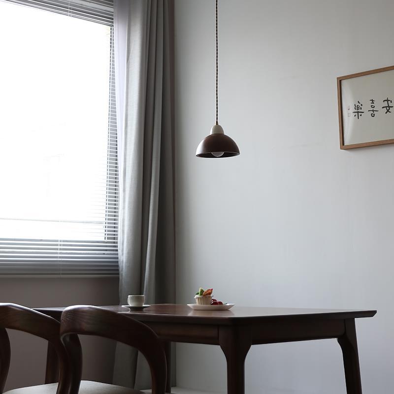 Zeitgenössische nordische 1-flammige Pendelleuchte mit Keramikschirm in Walnussoptik für Wohnzimmer &amp; Schlafzimmer 