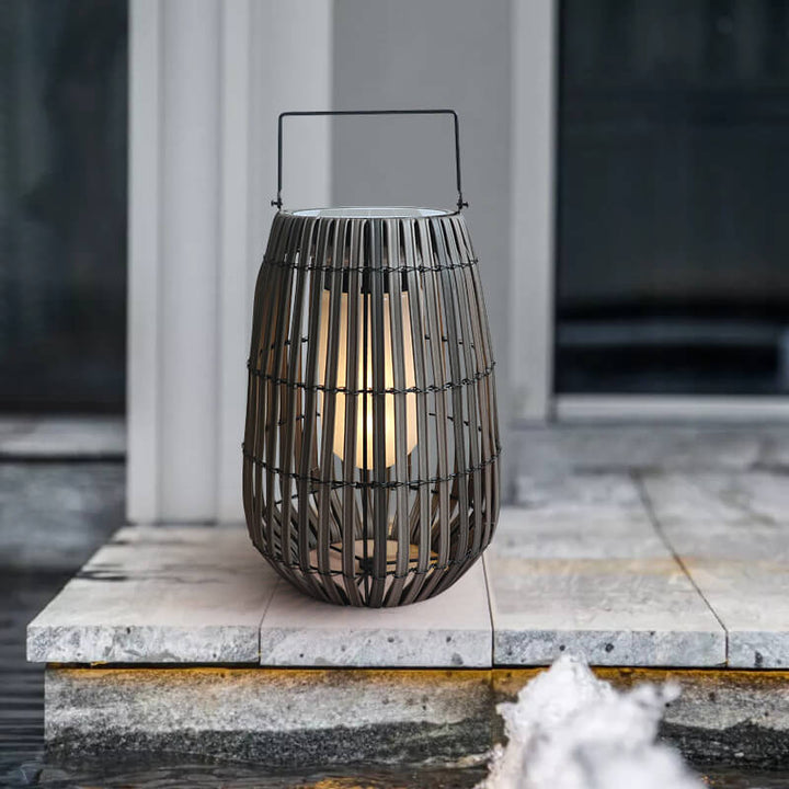 Lumière de paysage de pelouse LED solaire étanche portable en osier rustique moderne 