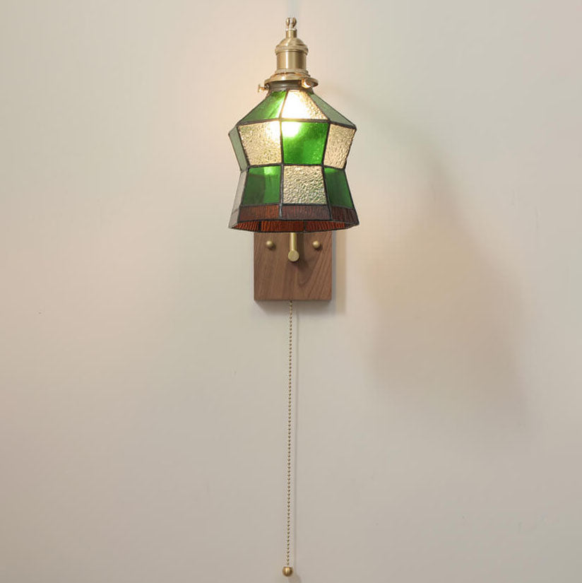 Zeitgenössische Retro-Wandleuchte mit 1 Flamme aus grünem Mosaikglas in Kegelform und Messing für das Schlafzimmer 