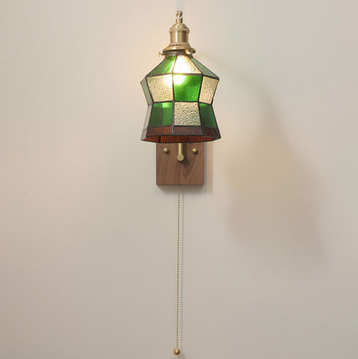 Zeitgenössische Retro-Wandleuchte mit 1 Flamme aus grünem Mosaikglas in Kegelform und Messing für das Schlafzimmer 