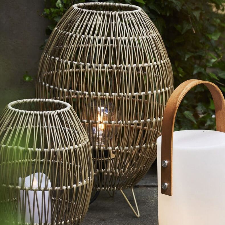 Lámpara de piso de 1 luz para patio impermeable al aire libre con forma redonda de tejido de ratán japonés moderno 