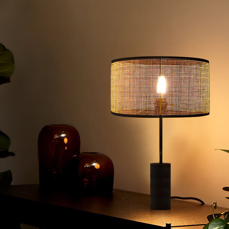 Traditionelle rustikale Rattan-Weberei Zylinder 1-Licht Tischlampe für das Heimbüro 