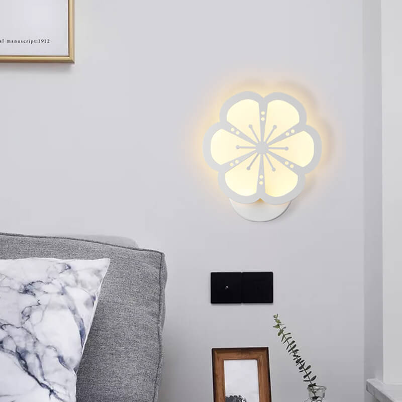 Moderne minimalistische Pflaumendesign-Acryl-LED-Wandleuchte 