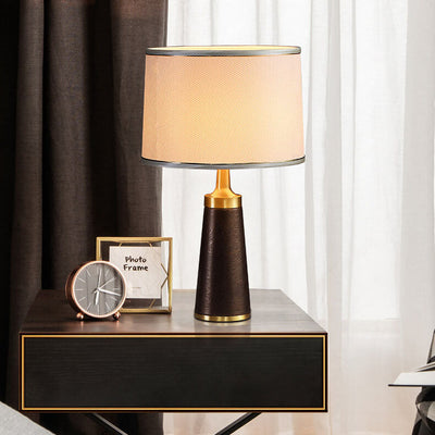 Lampe de table moderne avec abat-jour cylindrique en tissu de style transitionnel et base en cuir à 1 ampoule pour étude 