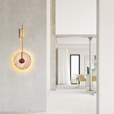 Skandinavische moderne minimalistische runde Eisen-Gelbe Travertin-LED-Wandleuchte 