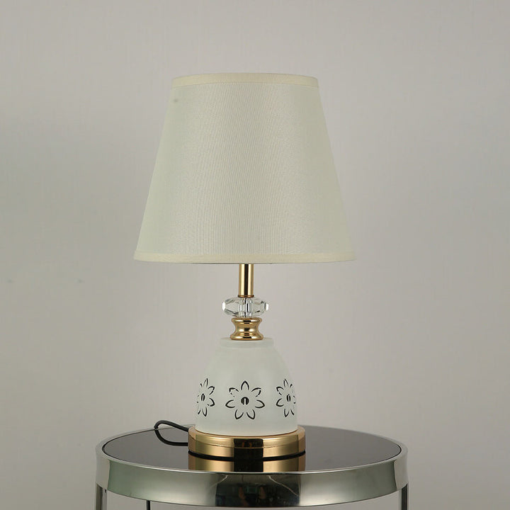 Moderne minimalistische Tischlampe aus Stoff mit einfarbiger Hardware und 1 Licht 