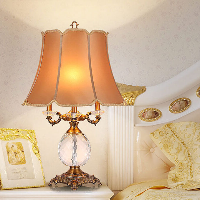 Lampe de table moderne avec abat-jour en tissu de luxe, base en cristal, 3/4 lumières 