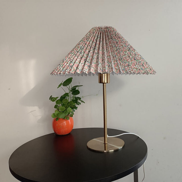Retro nostalgischer Faltenstoffbezug Regenschirm Design 1-Licht Tischlampe 