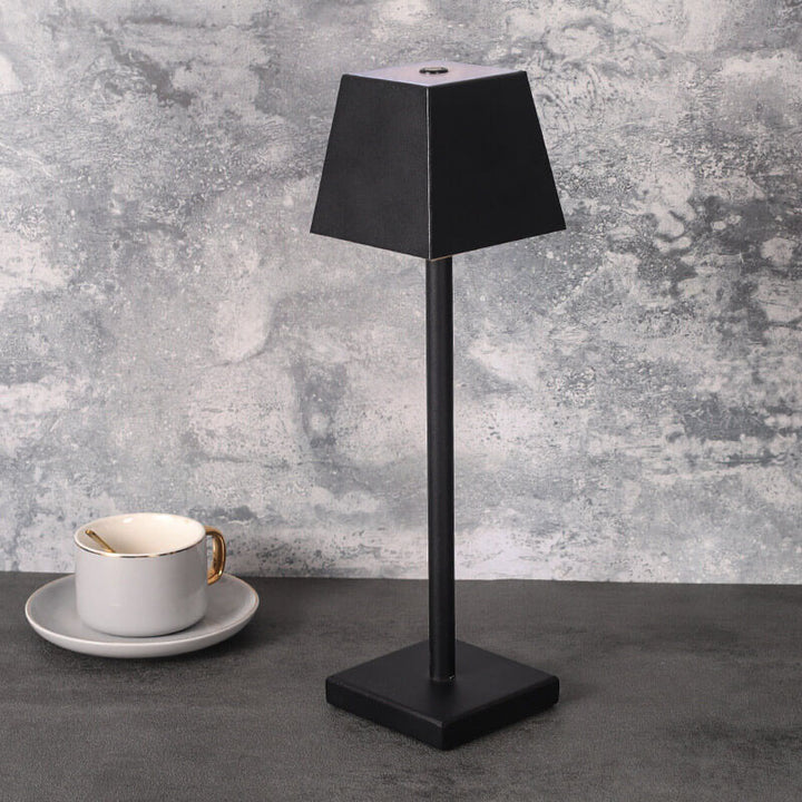 Lampe de table tactile LED carrée en métal de couleur unie moderne 