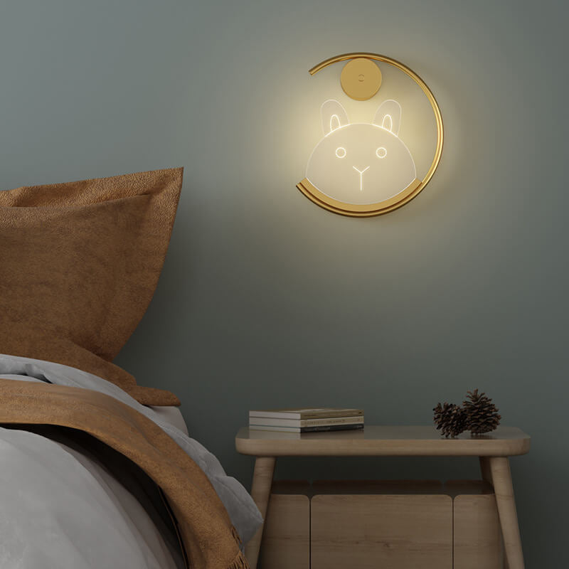 Kreative goldene C-förmige Wandleuchte aus Acryl mit Bären-LED 